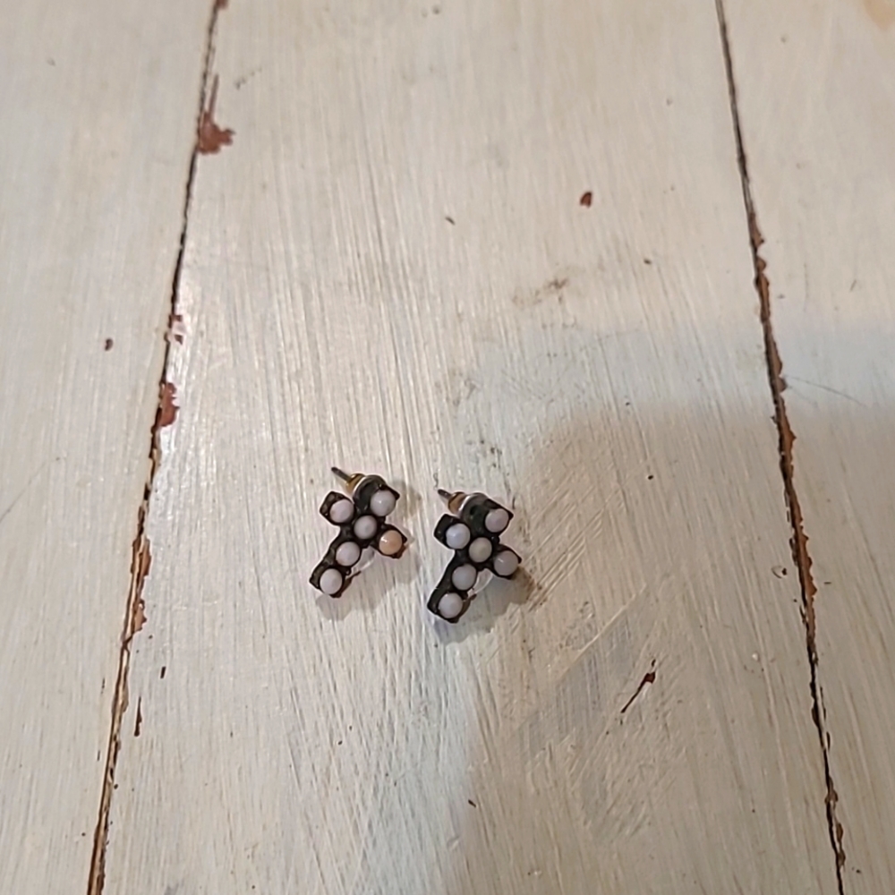 Cross ear rings